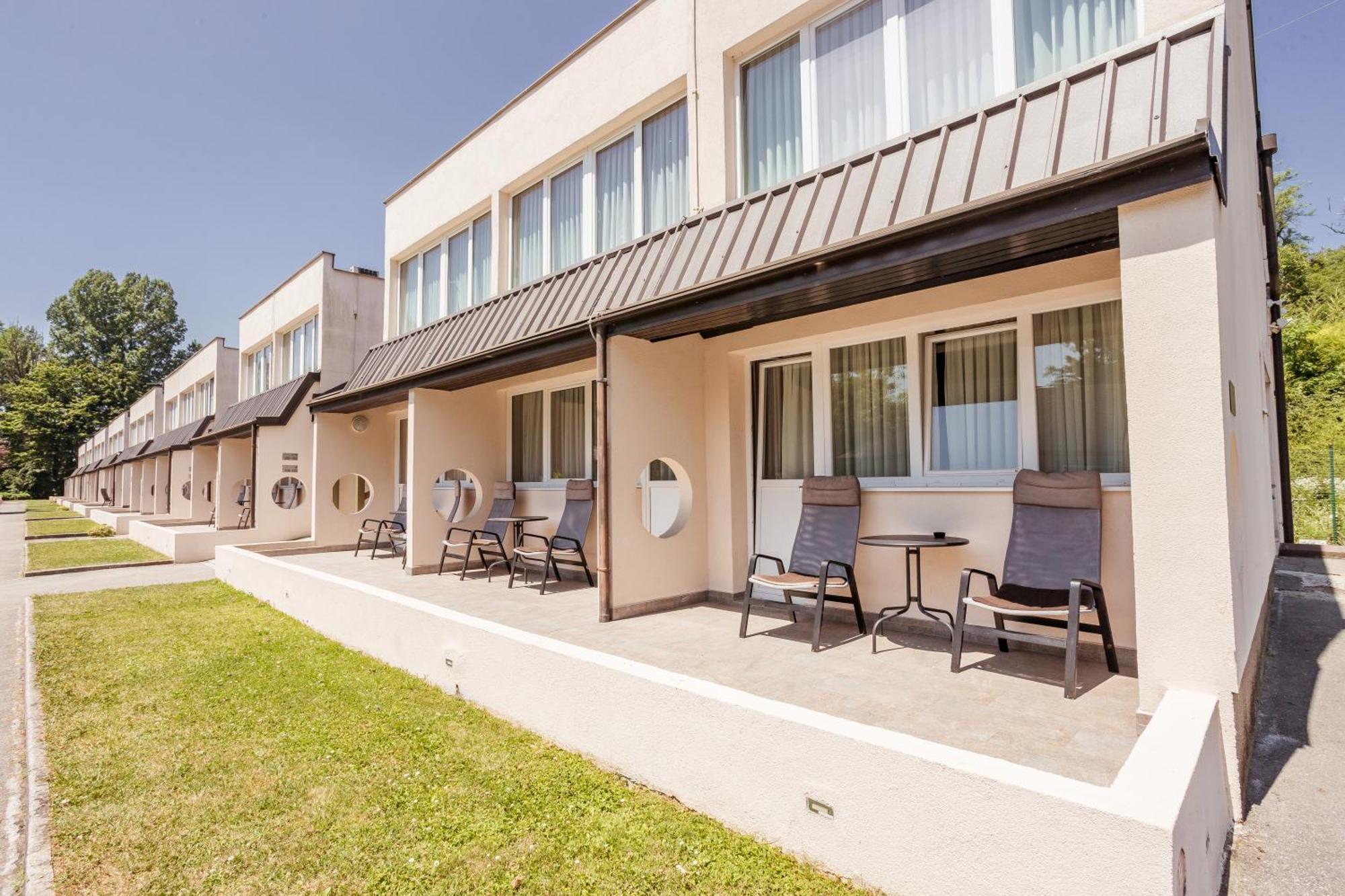 Hotel &