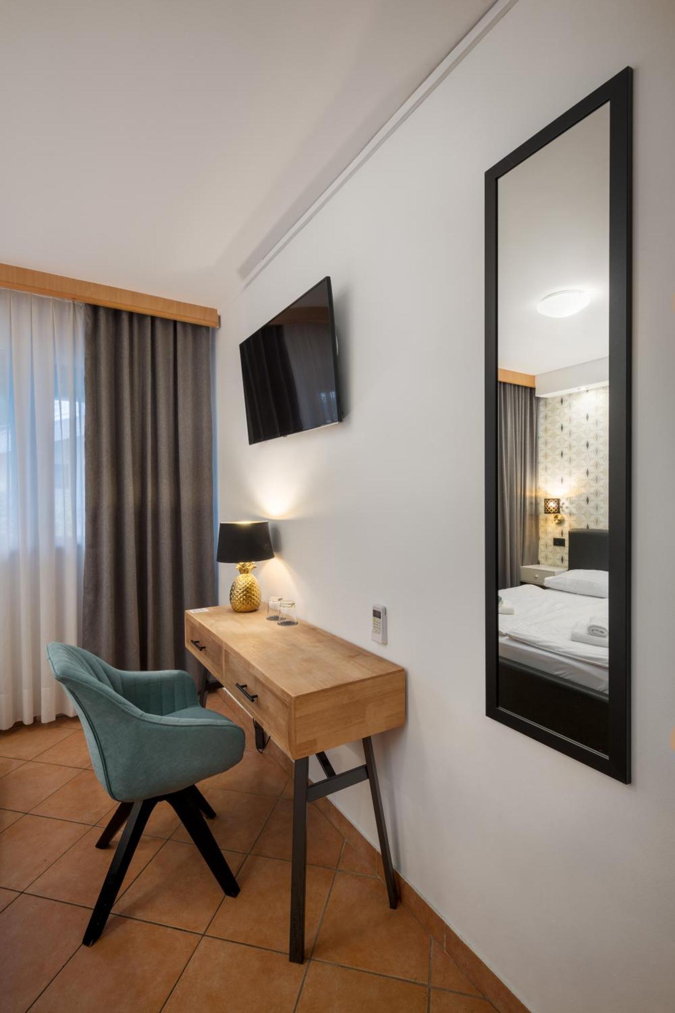 Hotel & 3*