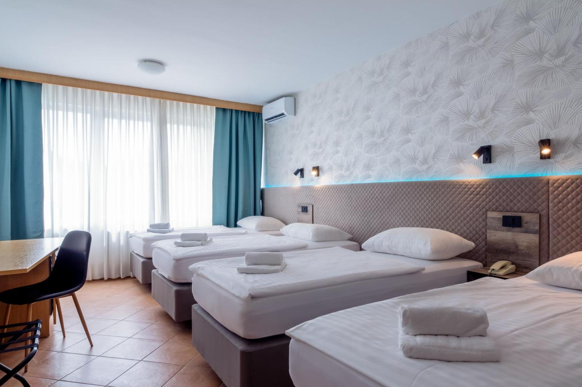 Hotel & 3*