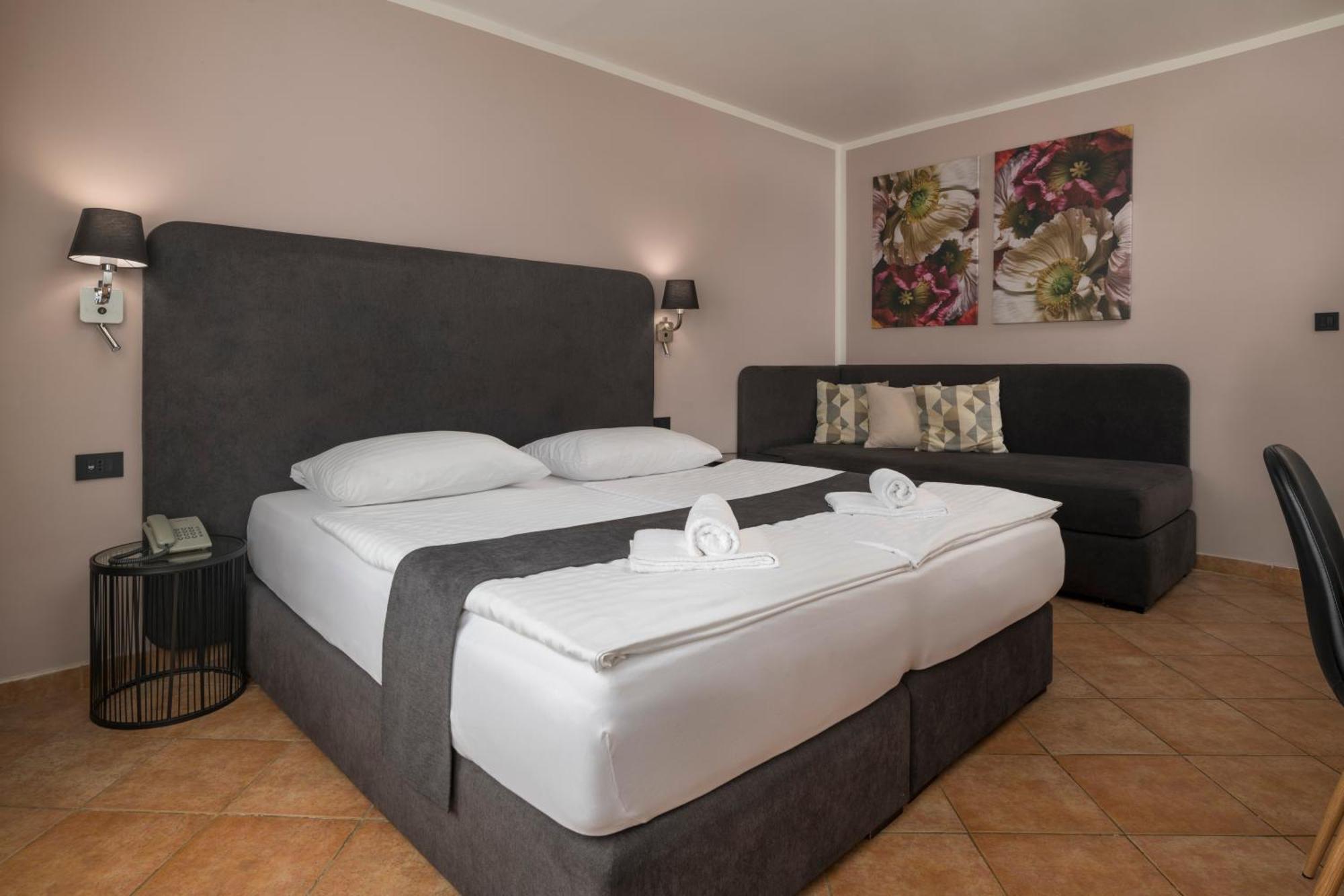 Hotel & 3*